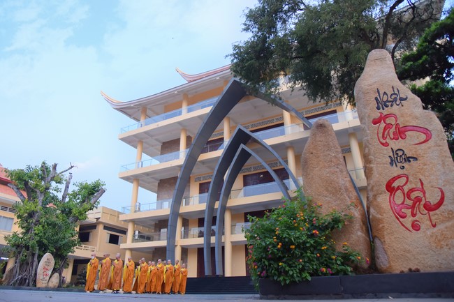 Prostrating five hundred names Bodhisattva Avalokitesvara