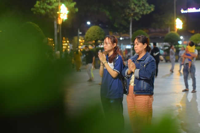 Prostrating five hundred names Bodhisattva Avalokitesvara