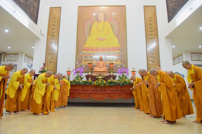 Prostrating five hundred names Bodhisattva Avalokitesvara