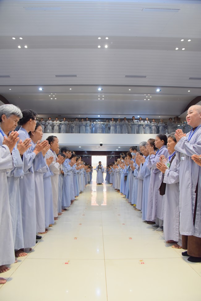 Dharma Talk Getting out of the Fire House in the 99th Seven-Day Retreat