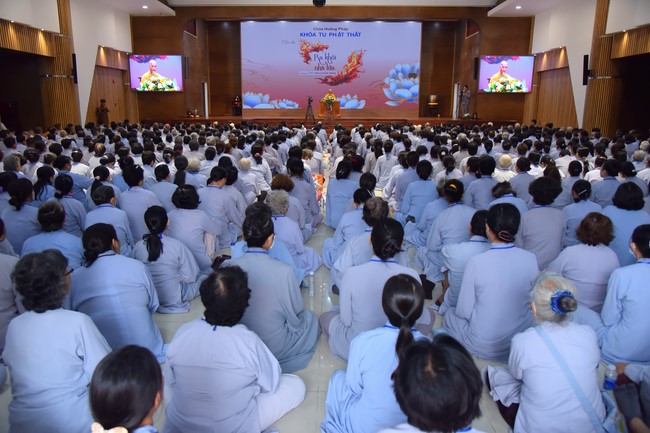 Dharma Talk Getting out of the Fire House in the 99th Seven-Day Retreat