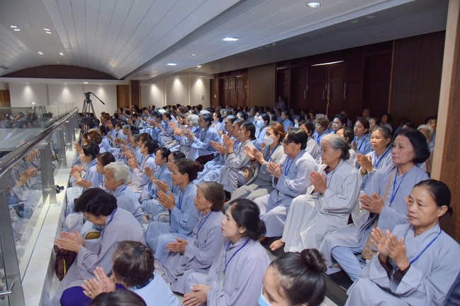 Dharma Talk Getting out of the Fire House in the 99th Seven-Day Retreat
