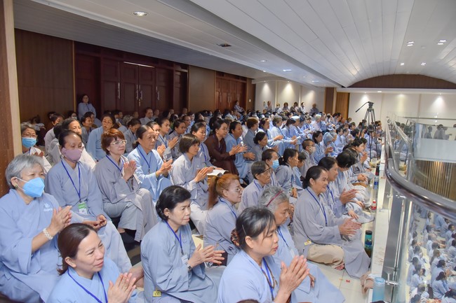 Dharma Talk Getting out of the Fire House in the 99th Seven-Day Retreat