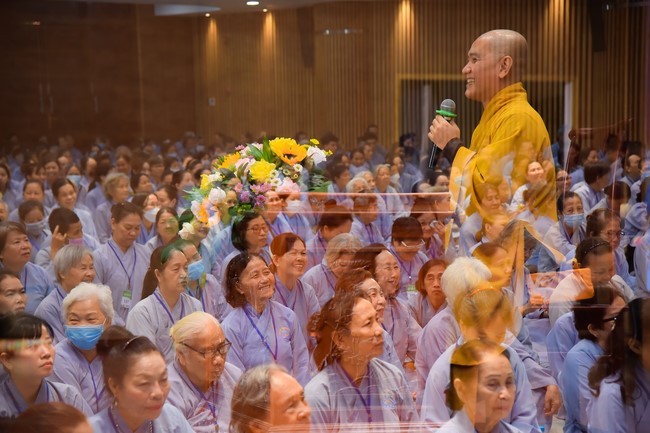 Dharma Talk Getting out of the Fire House in the 99th Seven-Day Retreat