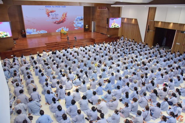 Dharma Talk Getting out of the Fire House in the 99th Seven-Day Retreat