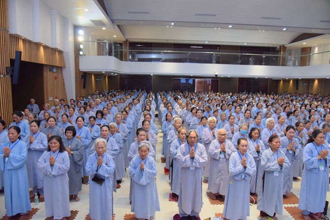 Dharma Talk Getting out of the Fire House in the 99th Seven-Day Retreat