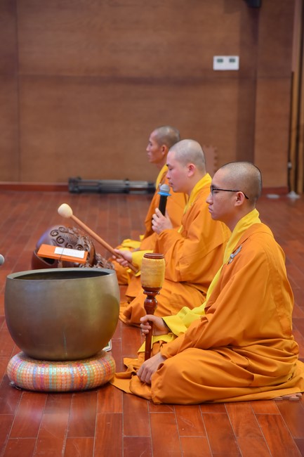 Dharma Talk Getting out of the Fire House in the 99th Seven-Day Retreat