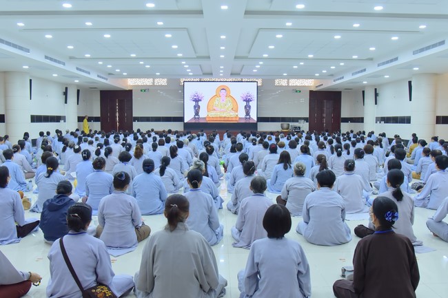Dharma Talk Getting out of the Fire House in the 99th Seven-Day Retreat