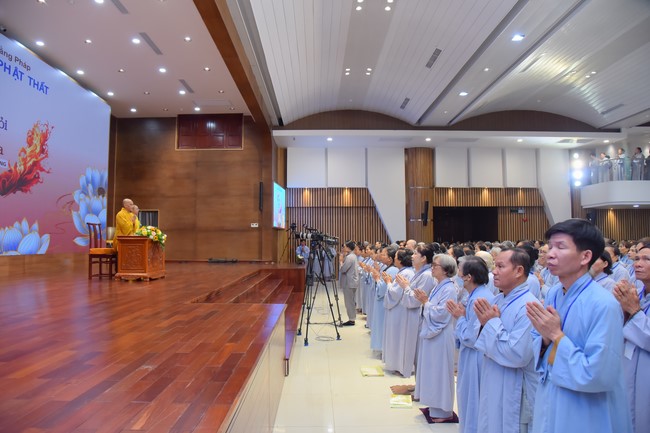 Dharma Talk Getting out of the Fire House in the 99th Seven-Day Retreat