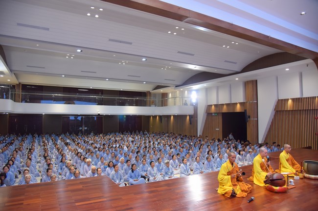 Dharma Talk Getting out of the Fire House in the 99th Seven-Day Retreat