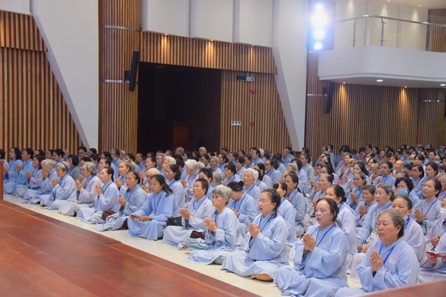 Dharma Talk Getting out of the Fire House in the 99th Seven-Day Retreat
