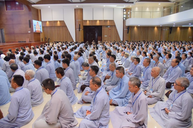 Dharma Talk Getting out of the Fire House in the 99th Seven-Day Retreat