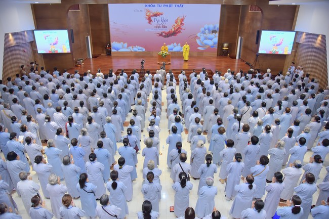 Dharma Talk Getting out of the Fire House in the 99th Seven-Day Retreat