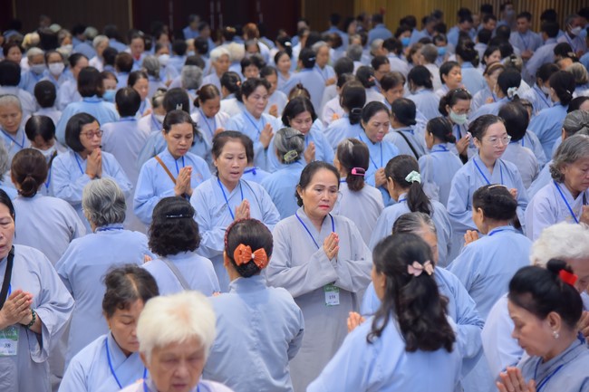 Dharma Talk Getting out of the Fire House in the 99th Seven-Day Retreat