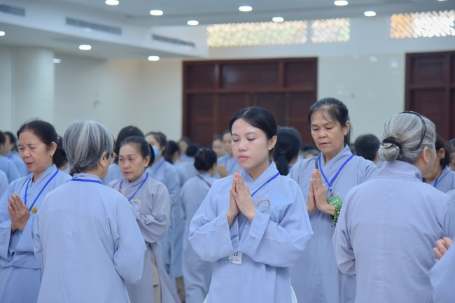 Dharma Talk Getting out of the Fire House in the 99th Seven-Day Retreat