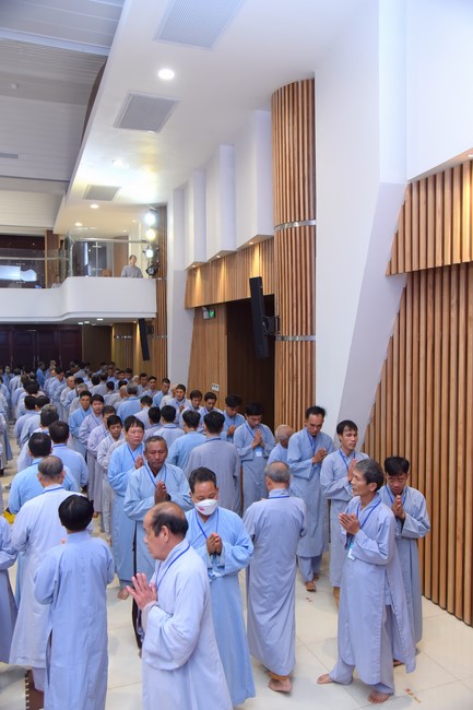 Dharma Talk Getting out of the Fire House in the 99th Seven-Day Retreat