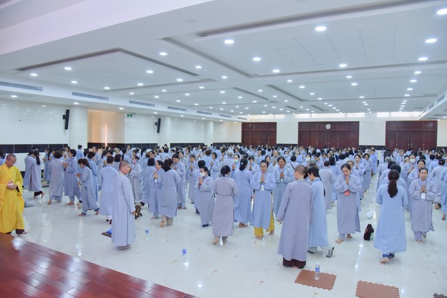 Dharma Talk Getting out of the Fire House in the 99th Seven-Day Retreat