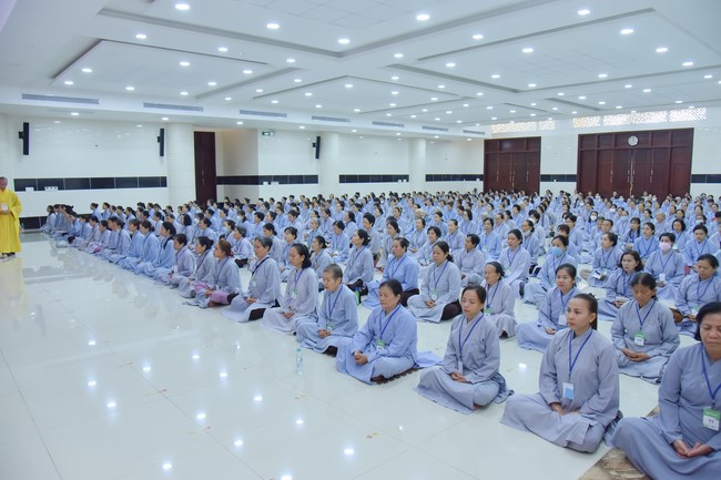 Dharma Talk Getting out of the Fire House in the 99th Seven-Day Retreat