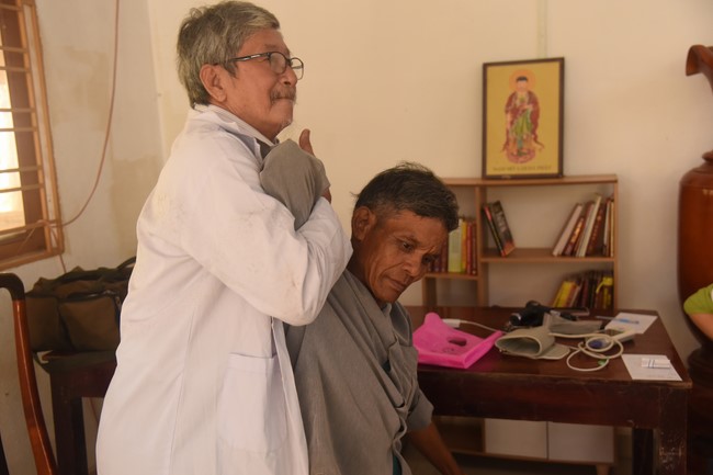 Program of healthy examination - treatment, free medicine and charity gift giving at Dang Phap Pagoda in Binh Phuoc