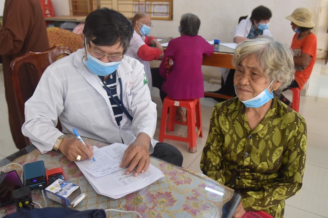 Program of healthy examination - treatment, free medicine and charity gift giving at Dang Phap Pagoda in Binh Phuoc