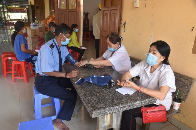 Program of healthy examination - treatment, free medicine and charity gift giving at Dang Phap Pagoda in Binh Phuoc