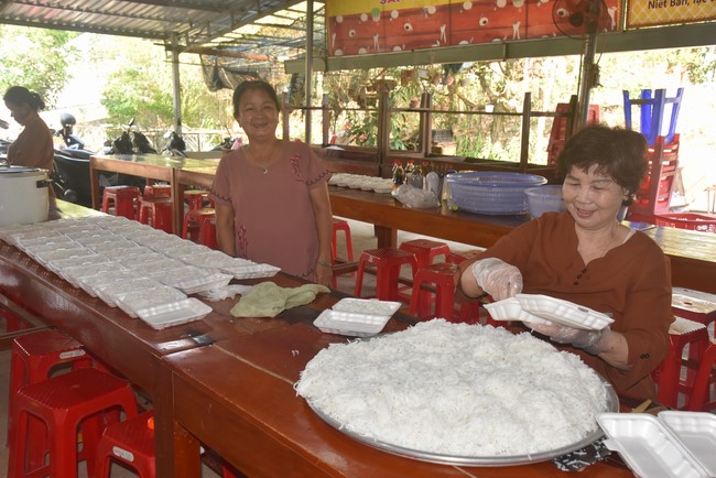 Program of healthy examination - treatment, free medicine and charity gift giving at Dang Phap Pagoda in Binh Phuoc