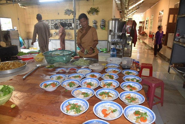 Program of healthy examination - treatment, free medicine and charity gift giving at Dang Phap Pagoda in Binh Phuoc
