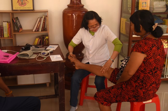 Program of healthy examination - treatment, free medicine and charity gift giving at Dang Phap Pagoda in Binh Phuoc