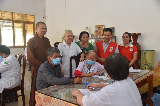 Program of healthy examination - treatment, free medicine and charity gift giving at Dang Phap Pagoda in Binh Phuoc