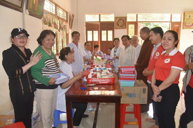 Program of healthy examination - treatment, free medicine and charity gift giving at Dang Phap Pagoda in Binh Phuoc