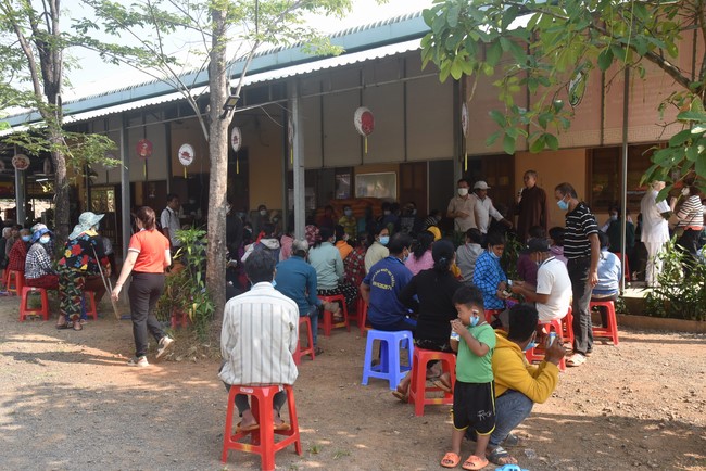 Program of healthy examination - treatment, free medicine and charity gift giving at Dang Phap Pagoda in Binh Phuoc