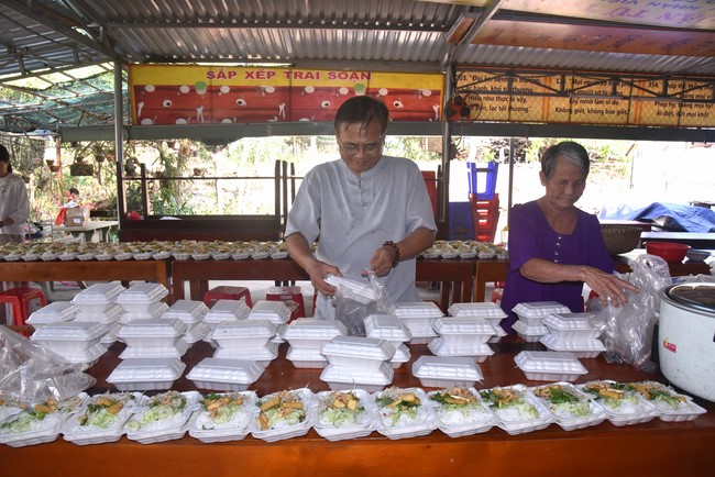 Program of healthy examination - treatment, free medicine and charity gift giving at Dang Phap Pagoda in Binh Phuoc