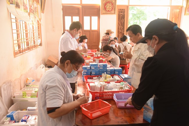 Program of healthy examination - treatment, free medicine and charity gift giving at Dang Phap Pagoda in Binh Phuoc