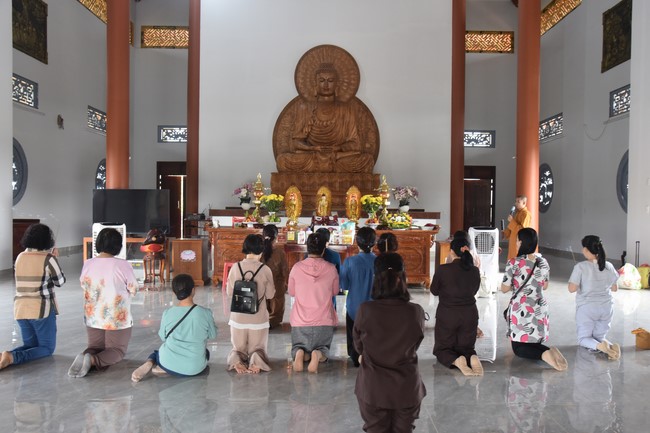 Program of healthy examination - treatment, free medicine and charity gift giving at Dang Phap Pagoda in Binh Phuoc