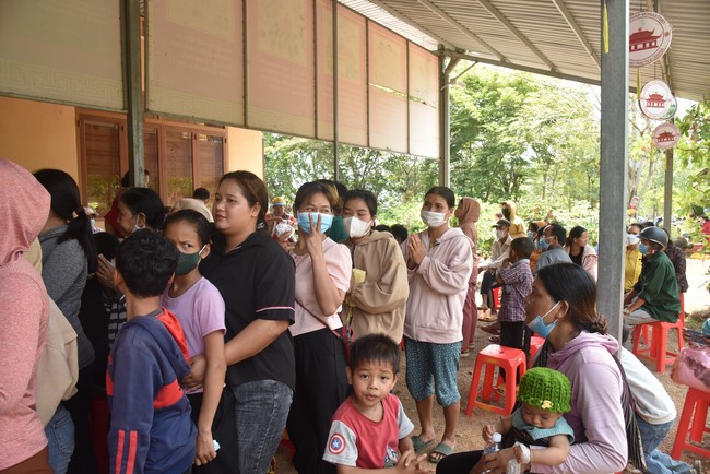 Program of healthy examination - treatment, free medicine and charity gift giving at Dang Phap Pagoda in Binh Phuoc