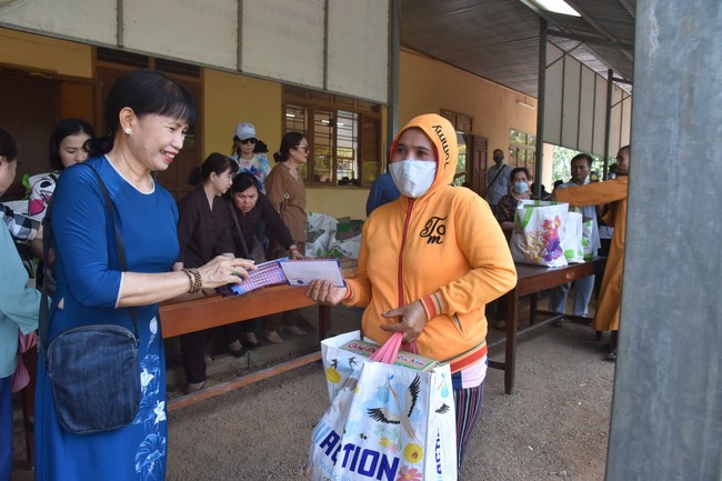 Program of healthy examination - treatment, free medicine and charity gift giving at Dang Phap Pagoda in Binh Phuoc