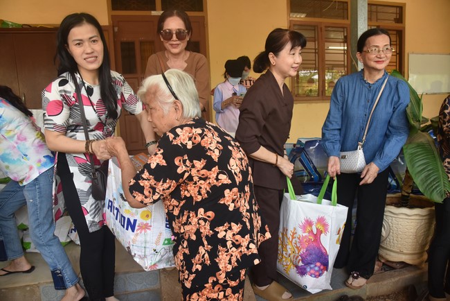 Program of healthy examination - treatment, free medicine and charity gift giving at Dang Phap Pagoda in Binh Phuoc