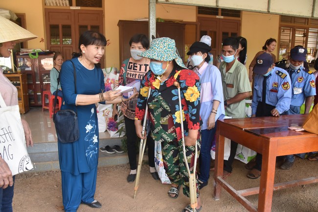 Program of healthy examination - treatment, free medicine and charity gift giving at Dang Phap Pagoda in Binh Phuoc
