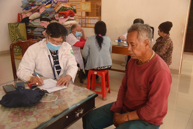 Program of healthy examination - treatment, free medicine and charity gift giving at Dang Phap Pagoda in Binh Phuoc