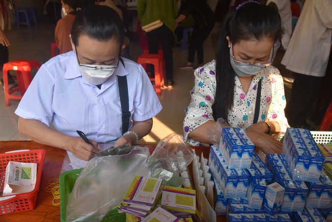 Program of healthy examination - treatment, free medicine and charity gift giving at Dang Phap Pagoda in Binh Phuoc