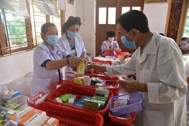 Program of healthy examination - treatment, free medicine and charity gift giving at Dang Phap Pagoda in Binh Phuoc