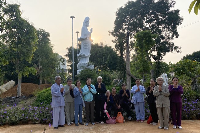 One-Day Peaceful Retreat at Suoi Phap Pagoda