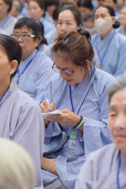 Dharma Talk Let's practice to end suffering in the 99th Seven-Day Retreat