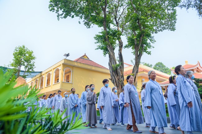 Dharma Talk Let's practice to end suffering in the 99th Seven-Day Retreat