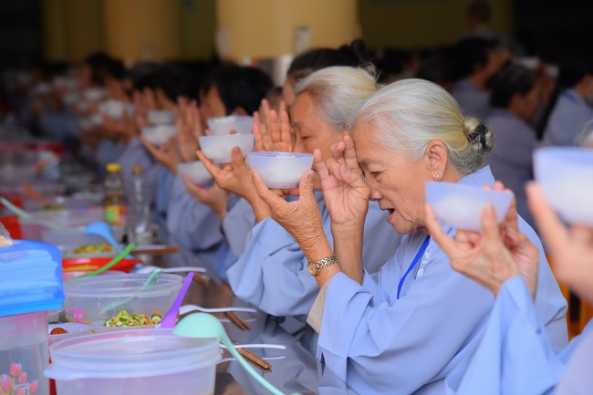 Dharma Talk Let's practice to end suffering in the 99th Seven-Day Retreat