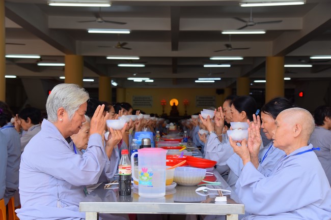 Dharma Talk Let's practice to end suffering in the 99th Seven-Day Retreat