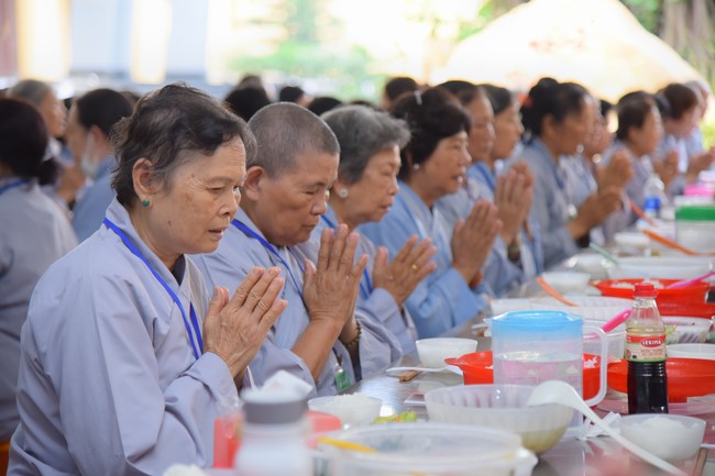 Dharma Talk Let's practice to end suffering in the 99th Seven-Day Retreat