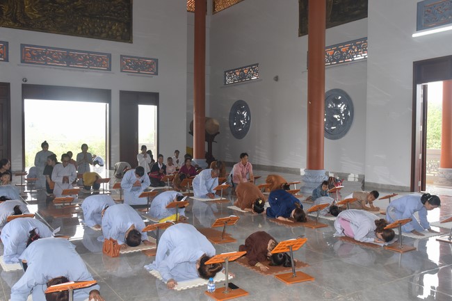 Welcome the delegation of Nhat Phap Pagoda & Three-Jewel refuge ceremony at Dang Phap Pagoda, Binh Phuoc