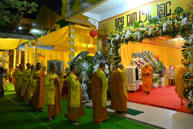 Ritual of visiting and paying homage to Most Venerable Thich Giac Quang’s Body