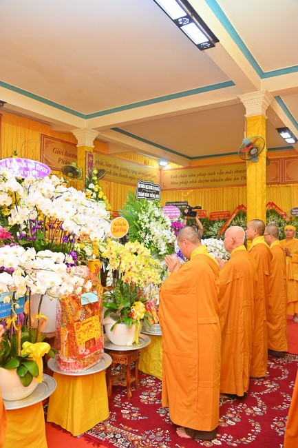 Ritual of visiting and paying homage to Most Venerable Thich Giac Quang’s Body